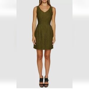 $878 Boutique Moschino Women's Green V-Neck Sleeveless Knit Sheath Dress…